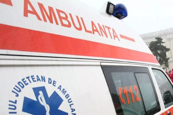 Patru răniți după impactul dintre un microbuz și un excavator pe DN 18, în județul Maramureș