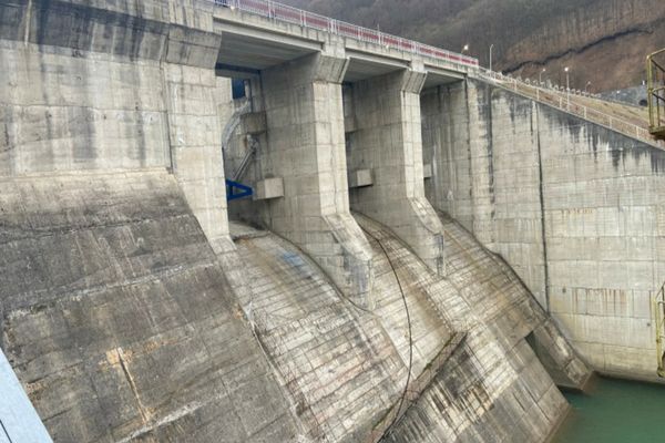 Apele Române cer declararea stării de urgență în Prahova. Situație critică, zeci de mii de oameni fără apă