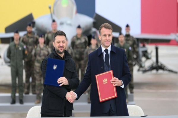 Acord istoric între Macron și Zelenski. Franța trimite 100 de avioane de luptă și sisteme de rachete în Ucraina