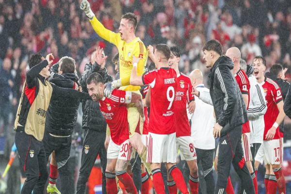 Fotbal: Benfica prinde play-off-ul pentru optimile Ligii Campionilor cu un gol marcat de portar, cu capul, în minutul 90+7