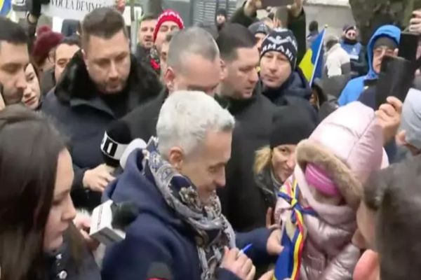 Călin Georgescu se prezintă din nou la secția de poliție din Buftea pentru controlul judiciar 