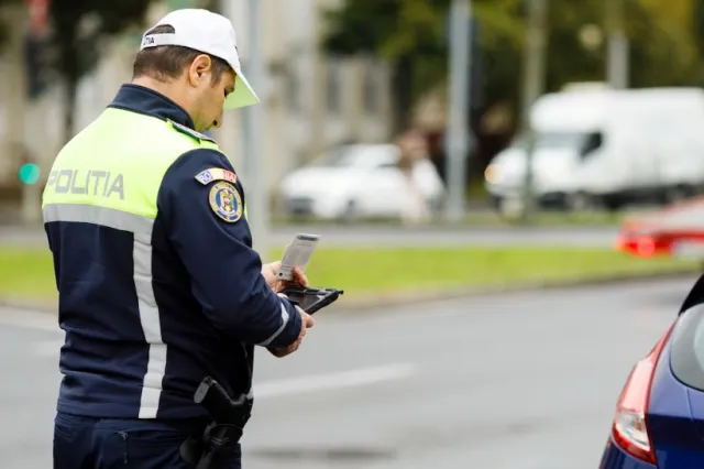 Urmărire ca în filme în județul Mureș. Un viceprimar a ajuns cu mașina în șanț, după ce a fugit de filtrul de poliție