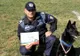 Câinele polițist Teba, împreună cu conducătorul său, pe podium la Campionatul de dresaj al câinilor de serviciu
