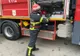 Accident în Baia Mare! Maşina unui italian a luat foc după ce a sărit peste un sens giratoriu
