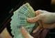 Pensionar din Maramureş lăsat fără 23.000 de lei de către două femei