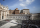SICRIUL CU TRUPUL NEÎNSUFLEȚIT AL PAPEI FRANCISC A FOST MUTAT ÎN BAZILICA SFÂNTUL PETRU 